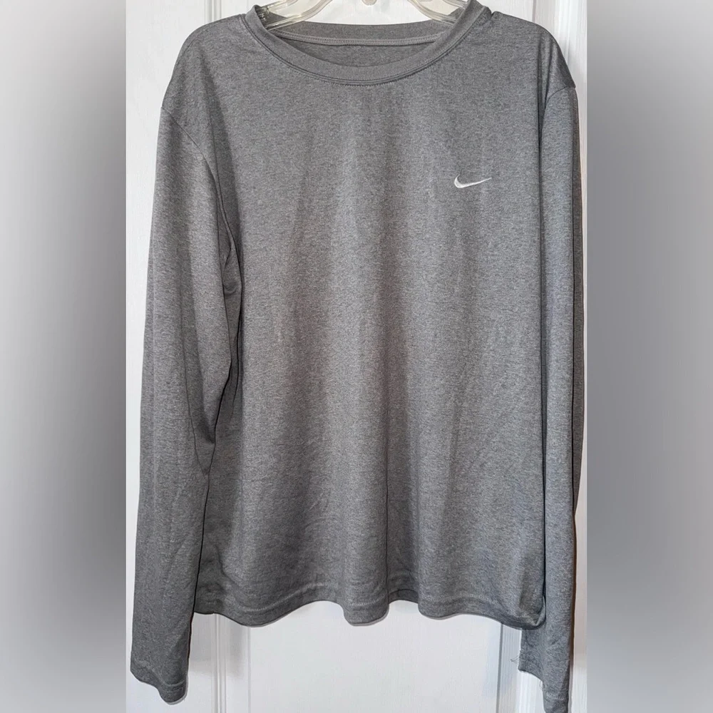 Nike Gray Long Sleeve Performance Top Size L